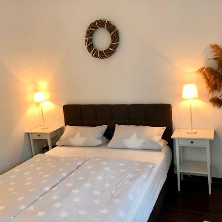 Apartment Tinyhouse Mit Pool, Outdoor Whirlpool Und Garten Petershagen-Eggersdorf المظهر الخارجي الصورة